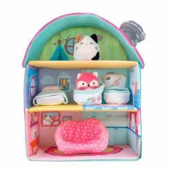 SQUISHMALLOWS SQUISHVILLE LARGE SOFT PLAYSET FIFI'S COTTAGE -dolls store Large Soft Playset Squishville SQM0049 Fifi s Cottage AMZ Front OP Web bfd6dc1e c4cc 49ef b1c1 a13bd0c1d852